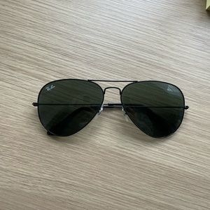 Rayban black aviator